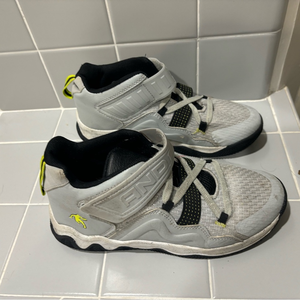And1 boys size 5 sneakers